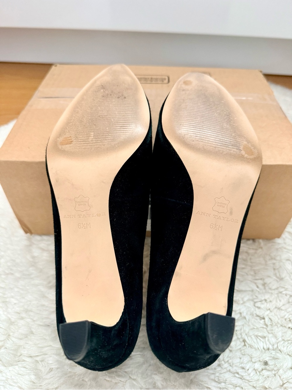 Ann Taylor Black Pointed Toe Pumps with Glitter Cap - Picture 7 of 10